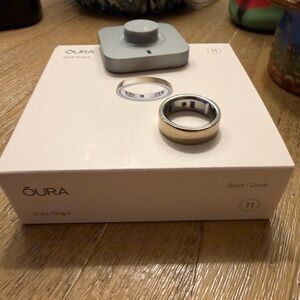 Oura Ring 4 in Elegant Gold USED